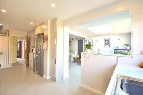 8 Camberley Close, Hucclecote, Gloucester, GL3 3PQ