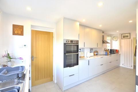 8 Camberley Close, Hucclecote, Gloucester, GL3 3PQ