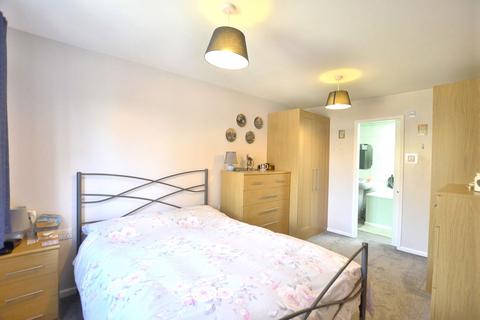 8 Camberley Close, Hucclecote, Gloucester, GL3 3PQ