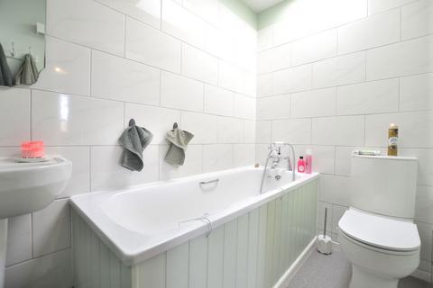 8 Camberley Close, Hucclecote, Gloucester, GL3 3PQ