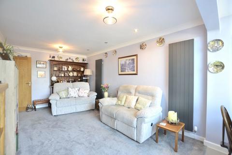 8 Camberley Close, Hucclecote, Gloucester, GL3 3PQ