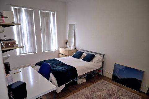 8 bedroom terraced house for sale, Brudenell Avenue, Leeds