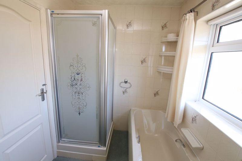 Bathroom photo 2