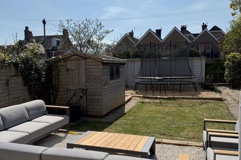 6 bedroom end of terrace house for sale, Walmer