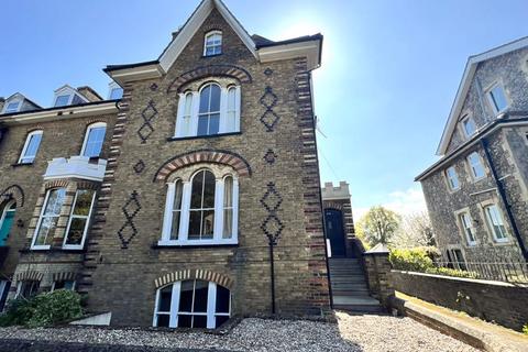 6 bedroom end of terrace house for sale, Walmer