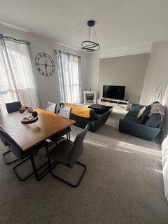 3 bedroom apartment to rent, 252 North Road West, Flat 3