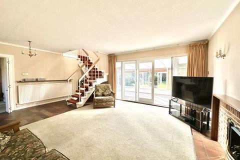 3 bedroom property for sale, Walnut Close, Epsom