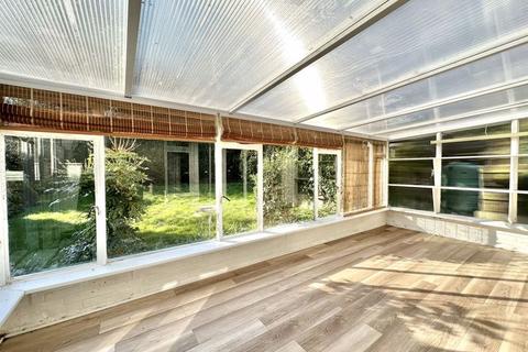 3 bedroom property for sale, Walnut Close, Epsom