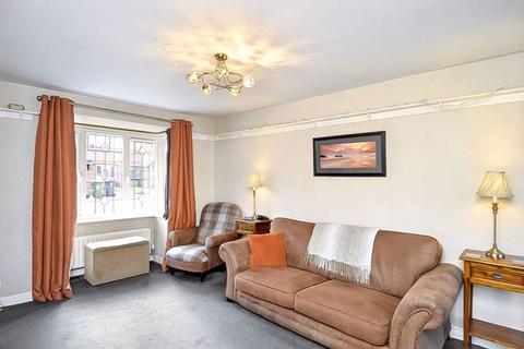 6 Lindrick Close, Walsall, WS3 3UW