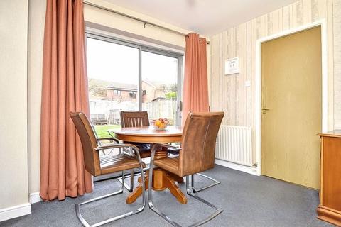 6 Lindrick Close, Walsall, WS3 3UW