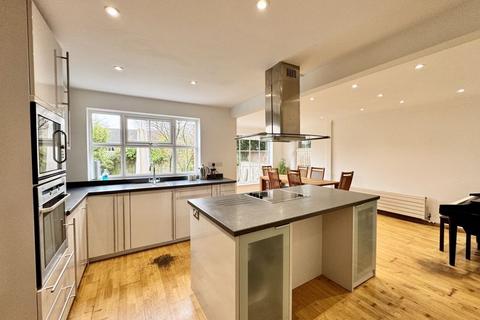 11 Rushmoor Close, Sutton Coldfield, B74 2PW