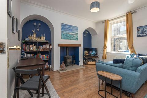 27 John Street, Greetland, Halifax, HX4 8AR