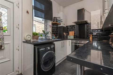 27 John Street, Greetland, Halifax, HX4 8AR