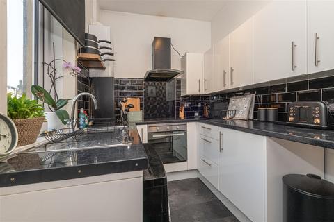 27 John Street, Greetland, Halifax, HX4 8AR