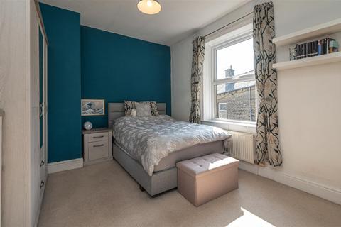 27 John Street, Greetland, Halifax, HX4 8AR