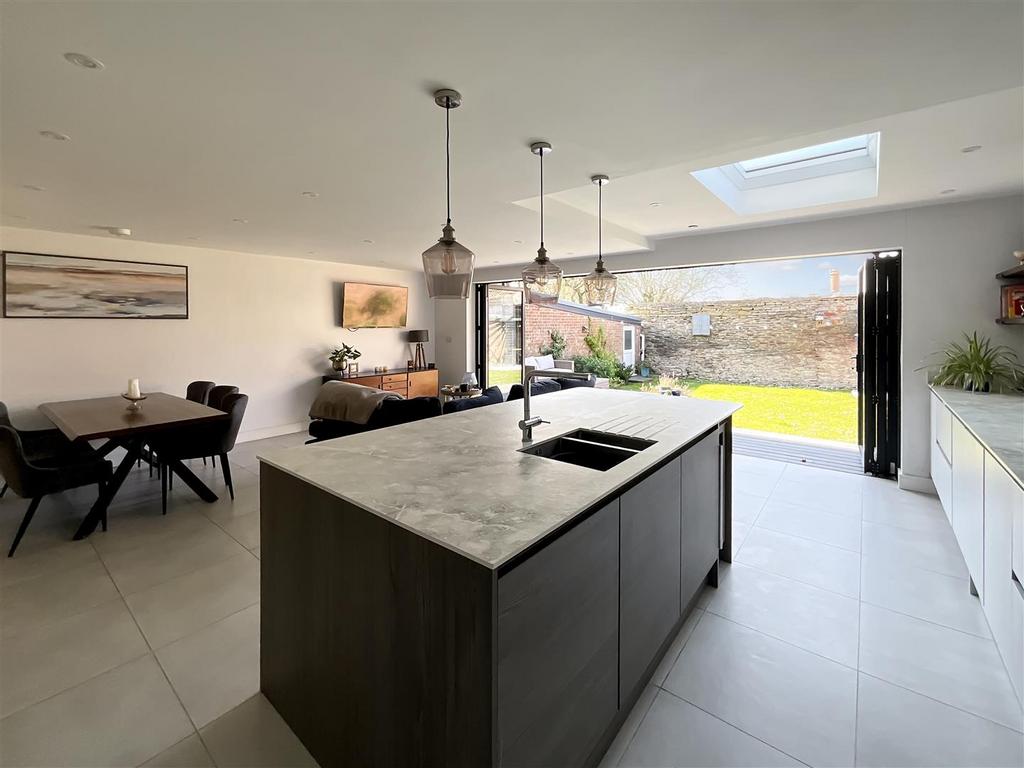 Kitchen/Diner/Family Area
