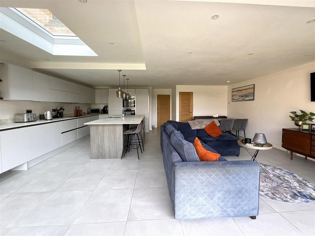 Kitchen/Diner/Family Area