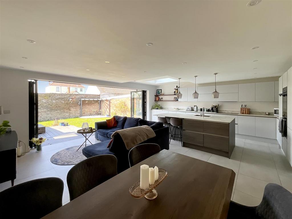 Kitchen/Diner/Family Area