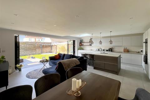 52 Hencliffe Way, Hanham, Bristol, BS15 3TN