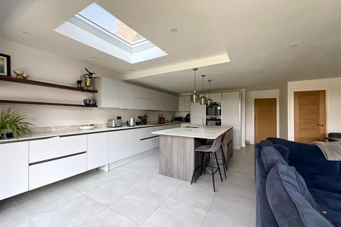 52 Hencliffe Way, Hanham, Bristol, BS15 3TN