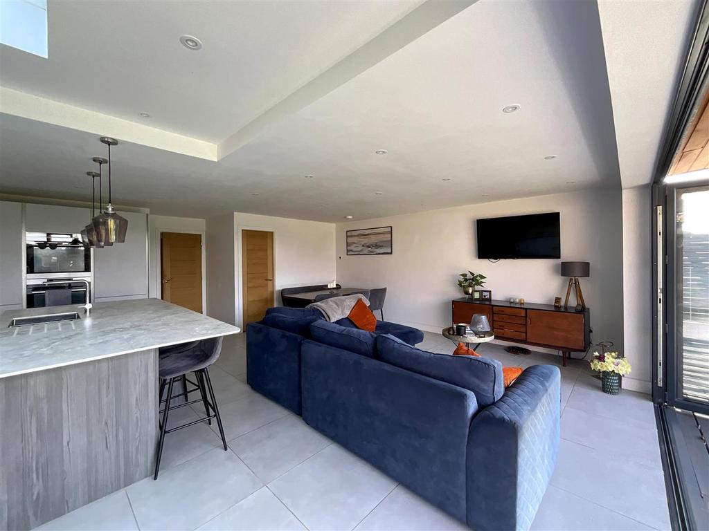 Kitchen/Diner/Family Area