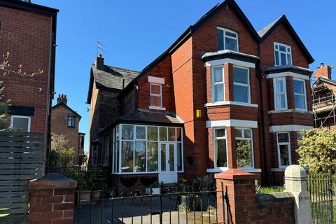 5 bedroom semi-detached house for sale