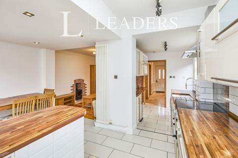 4 bedroom detached house to rent, Brackensdale Avenue, Mackworth