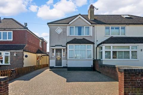 109 Clarkes Avenue, Worcester Park, KT4 8QB