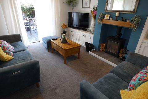 3 bedroom semi-detached house for sale, The Oval, Gloucester GL1