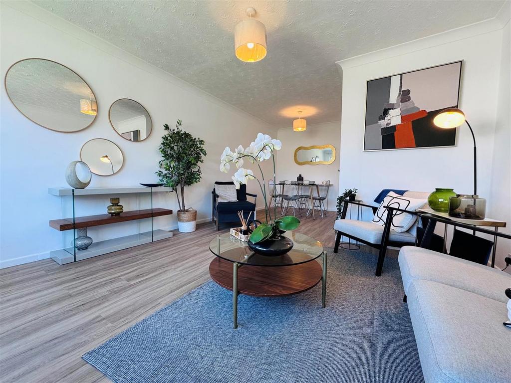 Lounge 1.jpg