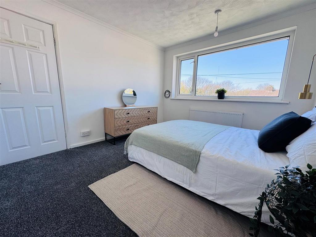 Bedroom 1.jpg
