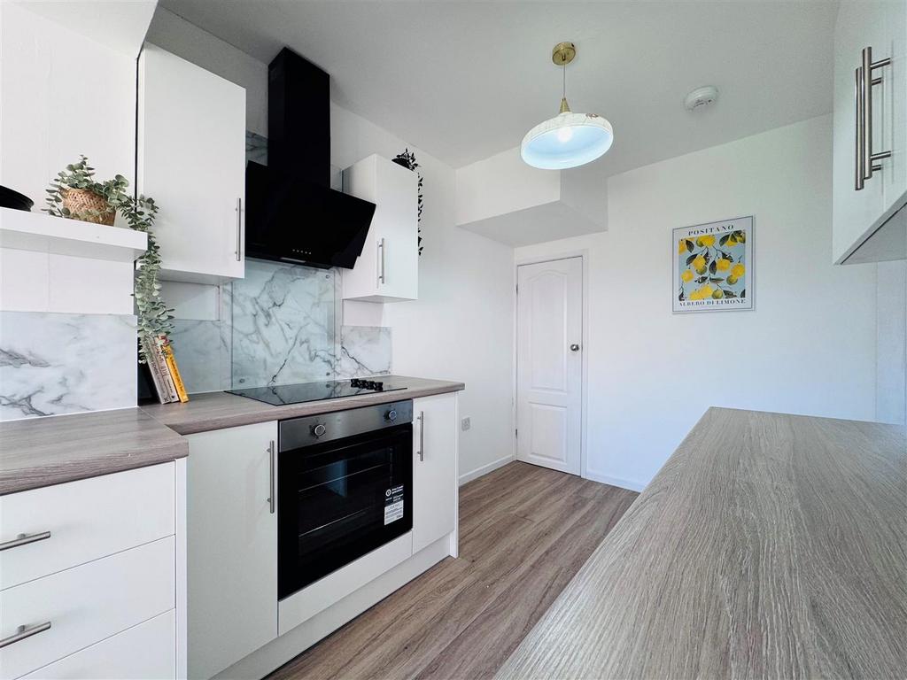 Kitchen 2.jpg
