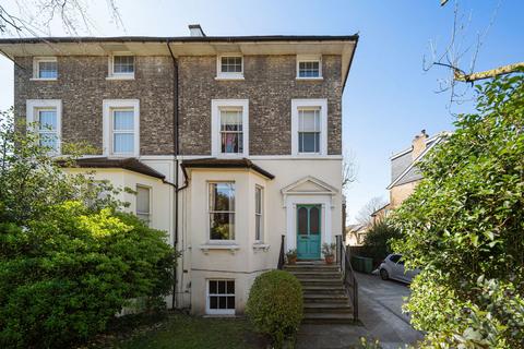 Flat 3, 18 Southend Crescent, London, SE9 2SB
