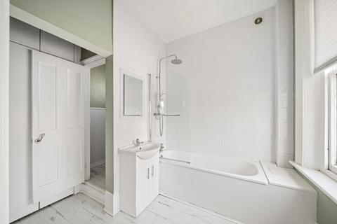 Flat 3, 18 Southend Crescent, London, SE9 2SB