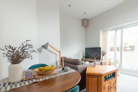 2 bedroom flat for sale, Oak Street, Haworth, Keighley, West Yorkshire, BD22