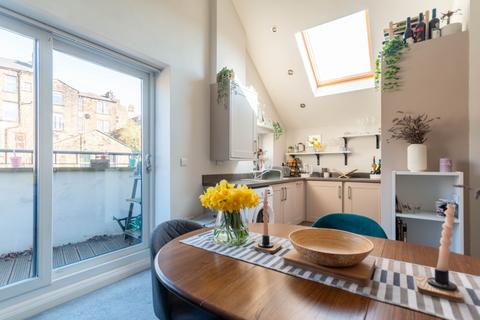 2 bedroom flat for sale, Oak Street, Haworth, Keighley, West Yorkshire, BD22