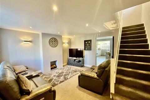 5 Medlock Croft, Sheffield, S13 9DG