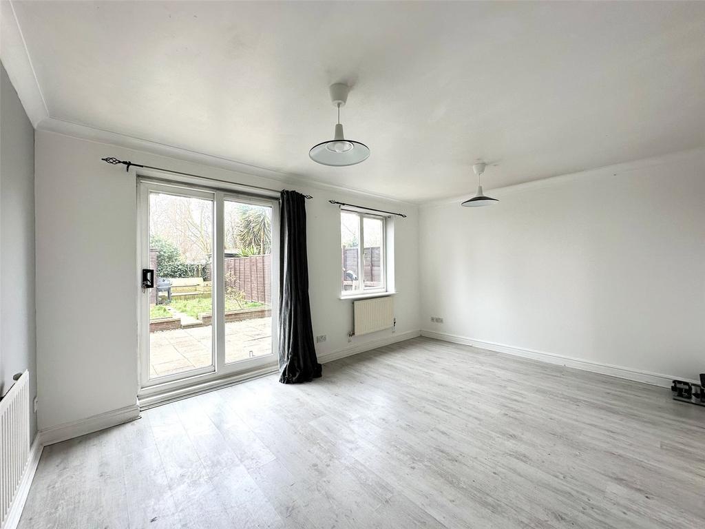 Reception 2/Bed 4