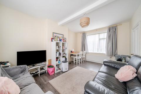 38 Arnold Road, Woking, GU21 5JU
