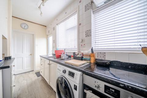 38 Arnold Road, Woking, GU21 5JU