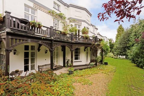 2 bedroom flat for sale, Middle Hill, Egham, Surrey