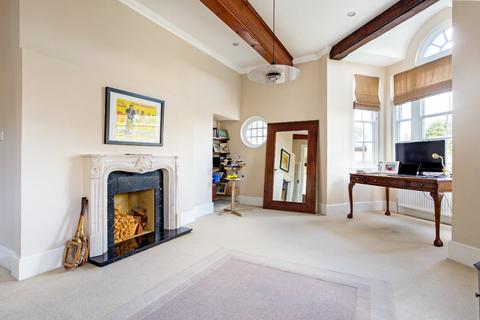 2 bedroom flat for sale, Middle Hill, Egham, Surrey