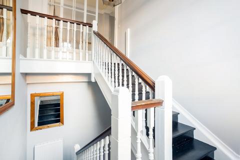 2 bedroom flat for sale, Middle Hill, Egham, Surrey