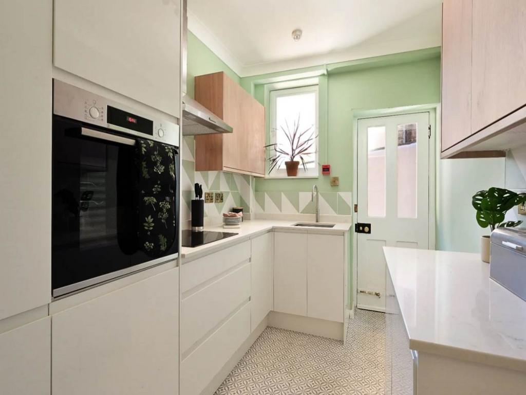 6 85 BV kitchen