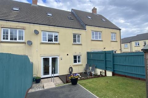 4 bedroom terraced house for sale, Honeysuckle Gardens, Launceston, Cornwall, PL15