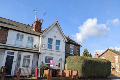 3 bedroom terraced house to rent, Briants Avenue, Reading RG4