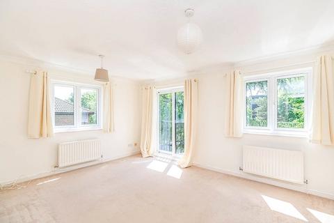 35, Chilham House Adams Close, Surbiton, KT5 8LB