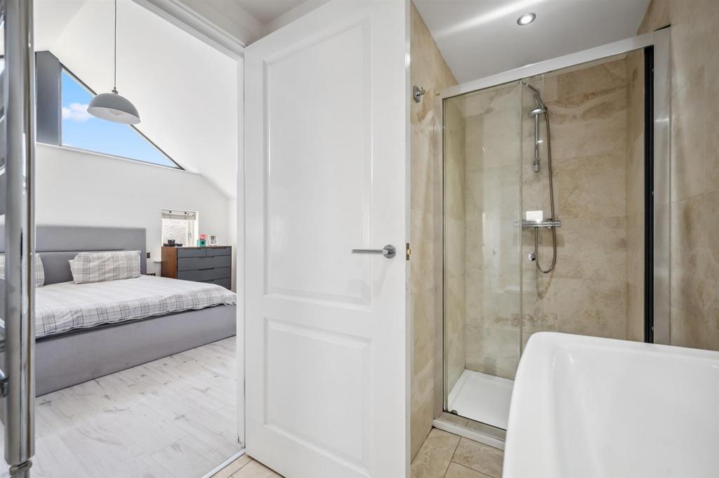 Bedroom One en-suite shower.jpg