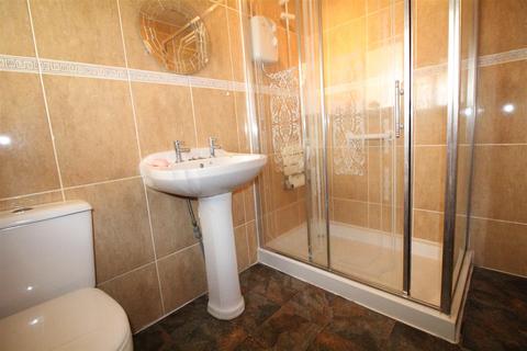2 bedroom semi-detached bungalow for sale, Lawrence Crescent, Heckmondwike
