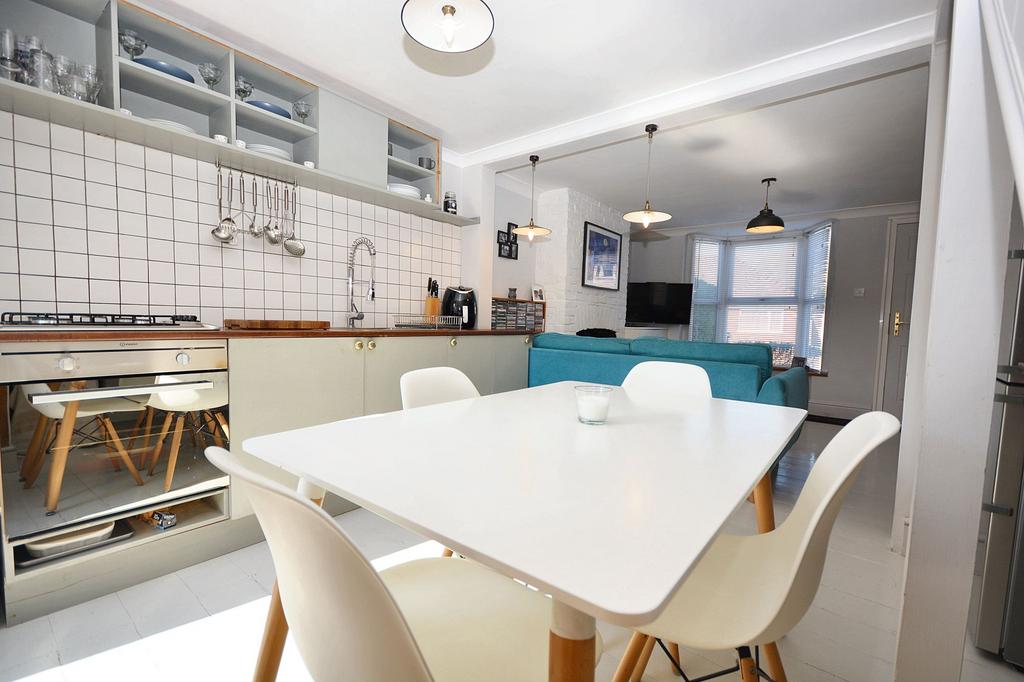 Kitchen/Dining Area